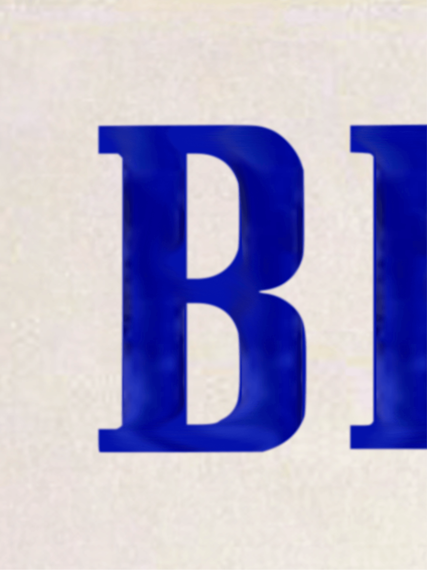 BRAVA — primer plano de las letras de la tipografía sobre azulejo cerámico