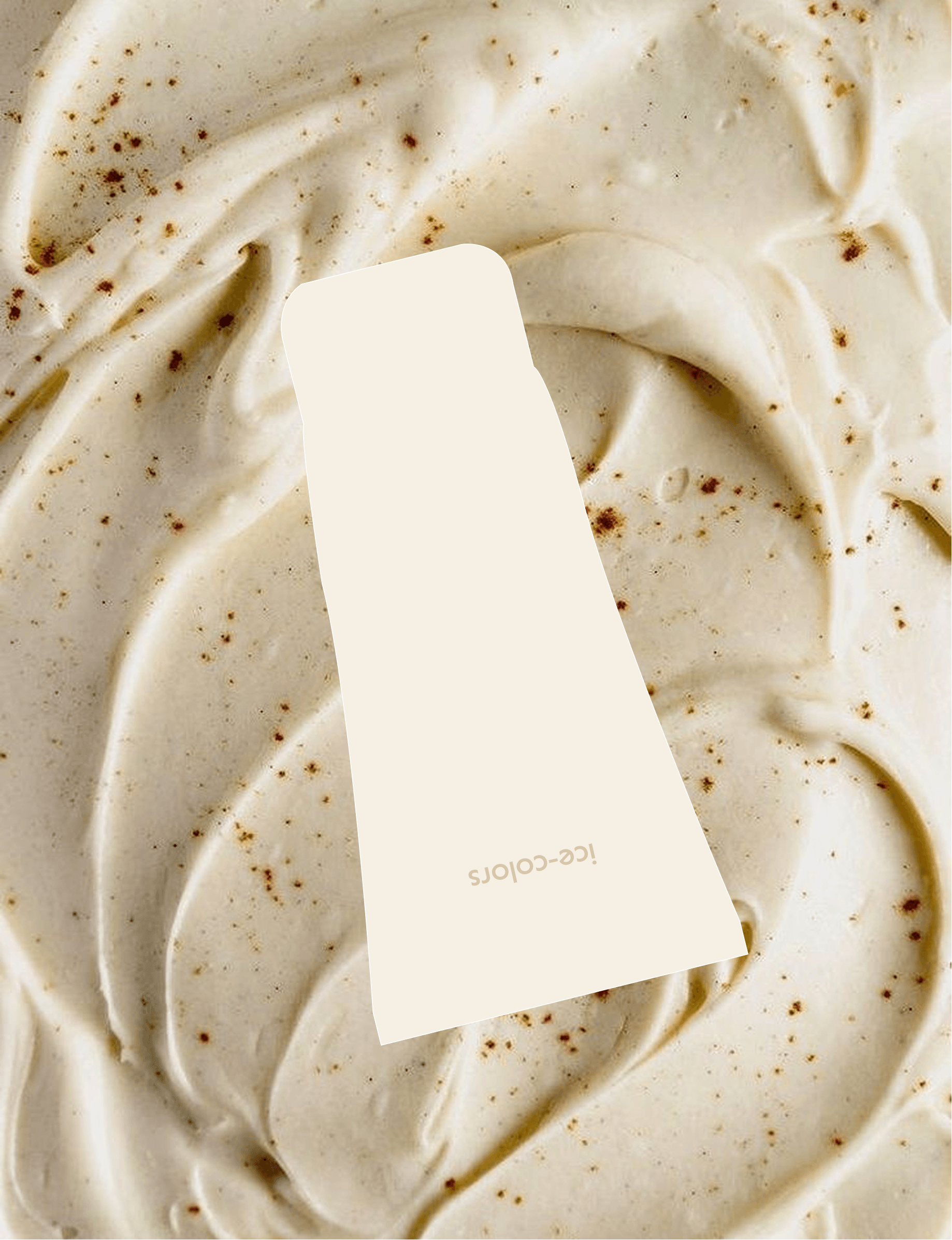ICE-COLORS — primer plano de la textura de crema con la tarjeta de la marca